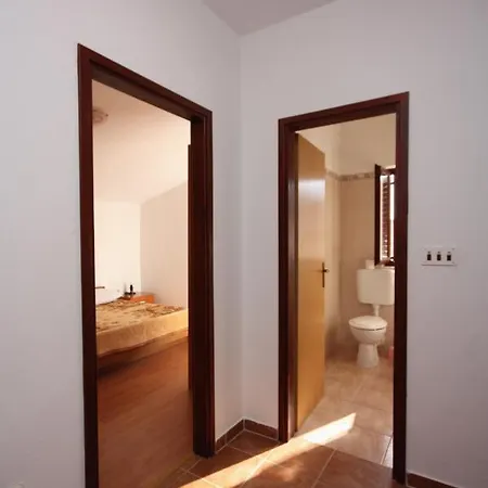 Apartments With Parking Space Jezera, Murter - 5109 Apartment *