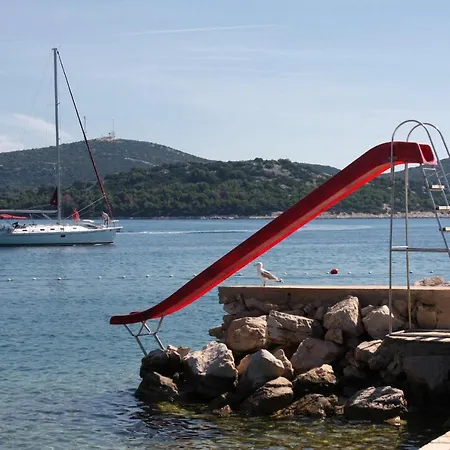 Apartments With Parking Space Jezera, Murter - 5109 Jezera