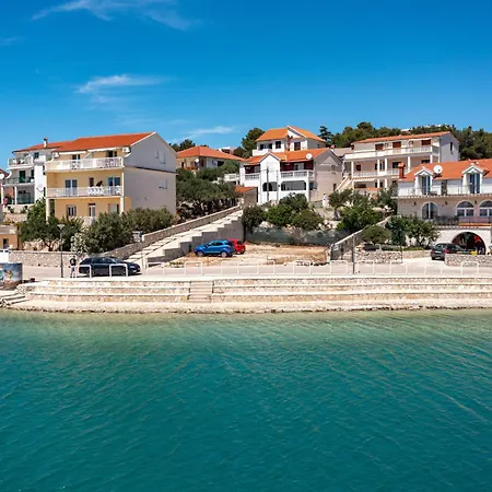 Apartment Apartments With Parking Space Jezera, Murter - 5109 *